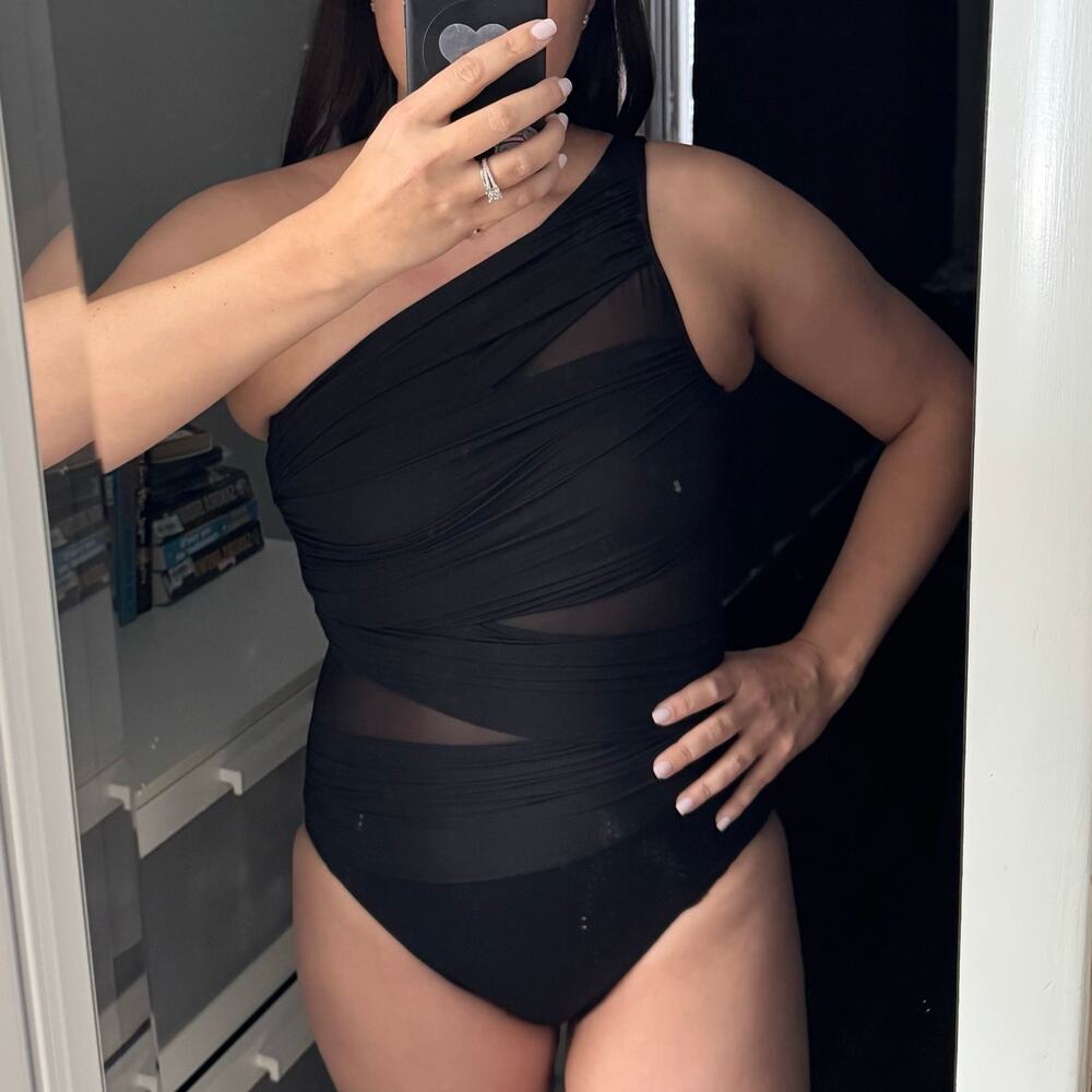 Miraclesuit Illusionist Black One Shoulder One Piece Swim Suit Womens Size 6